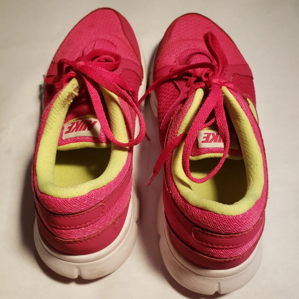 NIKE FLEX EXPERIENCE RN 2 SZ 6Y‎